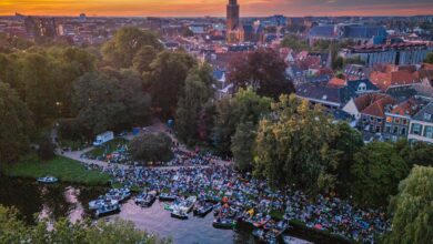 Bezoekers kijken film Twisters tijdens Pathé aan de Gracht in Zwolle