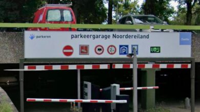 Ingang van parkeergarage Noordereiland in Zwolle, die voorlopig open blijft na een uitspraak van de rechter.