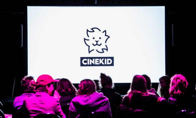 Kinderen tijdens Cinekid Festival met film- en media-activiteiten in Zwolle