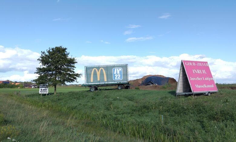 Reclameborden langs de A28 tussen Zwolle en De Lichtmis