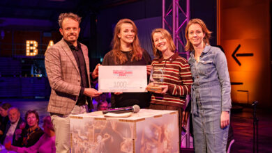 Winnaars van de Overijsselse Vrijwilligersprijs 2025 tijdens de prijsuitreiking