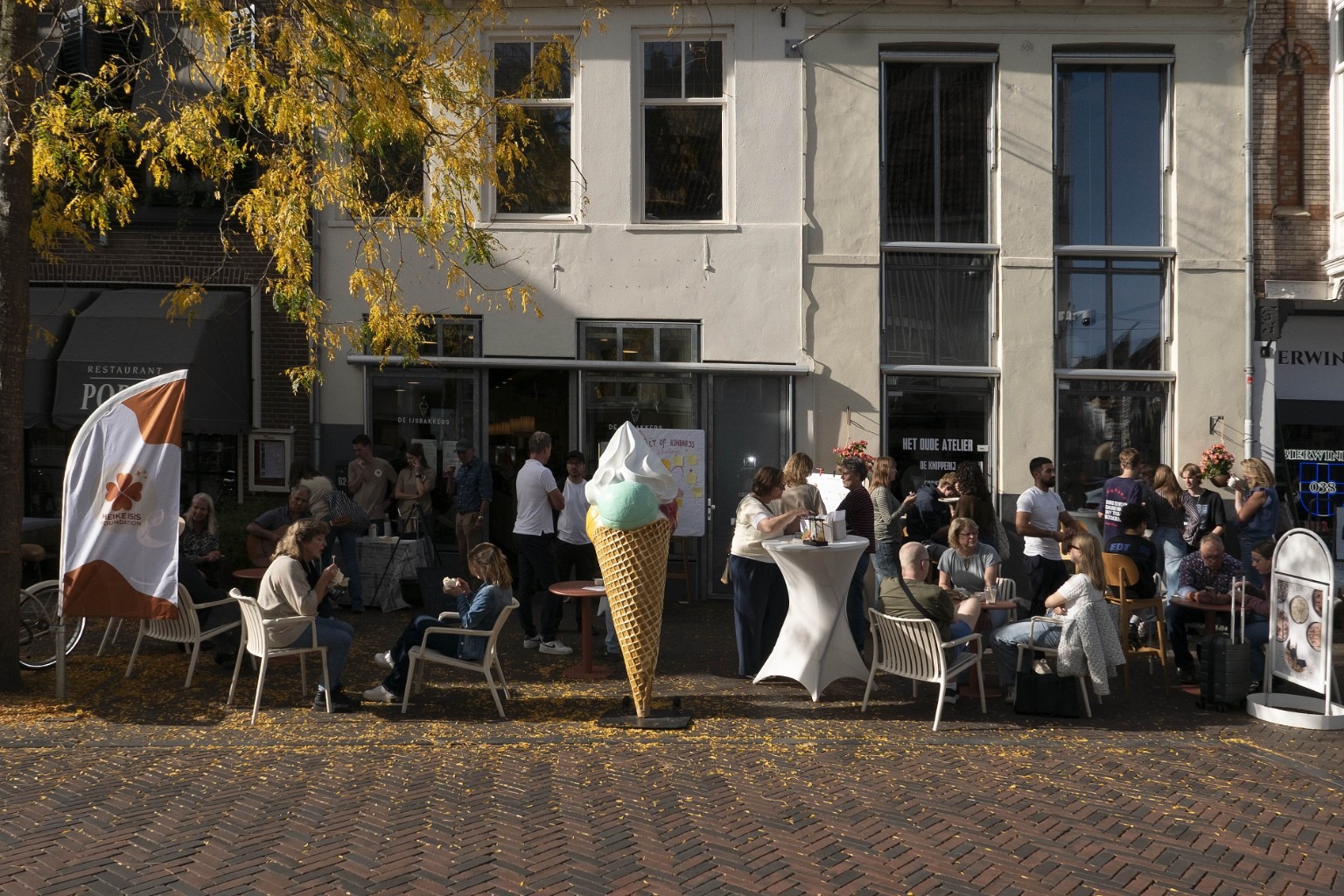 Benefietmiddag van De IJsbakkers en Meike Isis Foundation aan de Luttekestraat in Zwolle