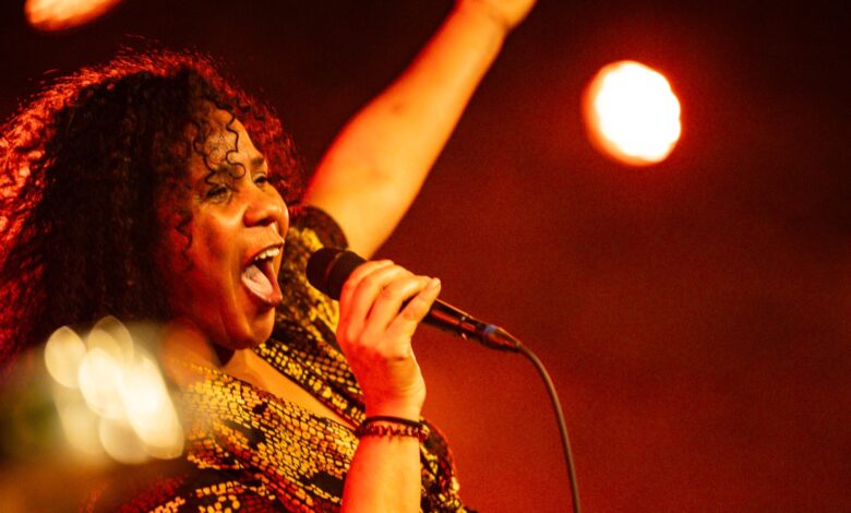 De band Zuco 103 met Lilian Vieira, Stefan Schmid en Stefan Kruger
