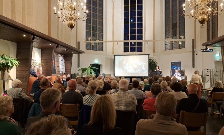 Historisch interieur van Boekhandel Van der Velde in de Broeren in Zwolle
